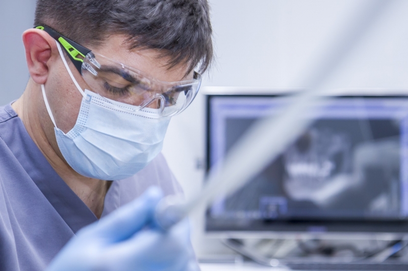 Best dentists of Armenia - Eduard Tokhunts: Stomatologist, Implantologist