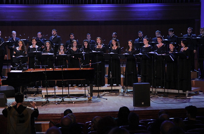“Hover” presents new choir project