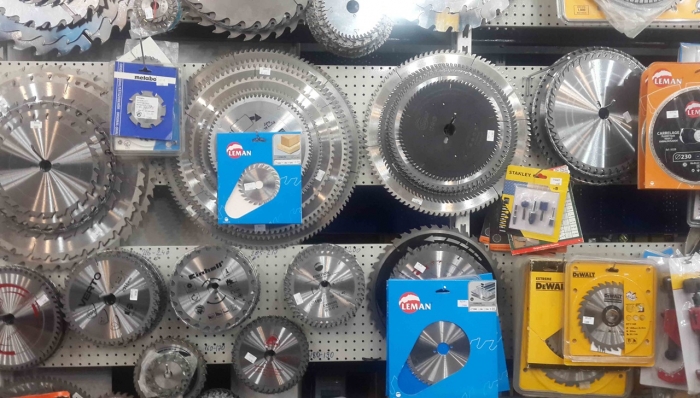AREG Construction instruments and equipment